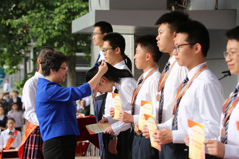 我校第五届“周恩来奖章”，第三届“周恩来励志奖学金”表彰大会顺利举行